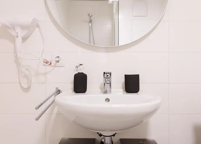 Apartment Modern Near Station With Balcony & Free Parking Wien