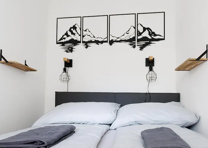 Διαμέρισμα Modern Near Station With Balcony & Free Parking *
