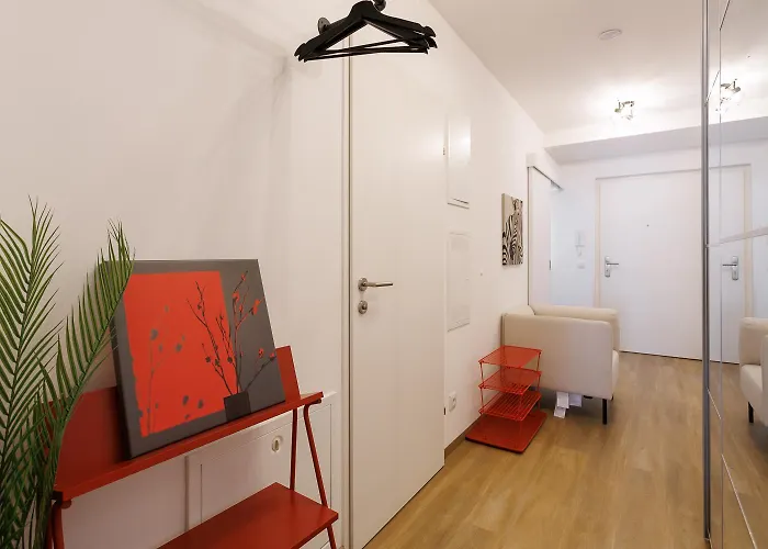 Modern Near Station With Balcony & Free Parking Wien