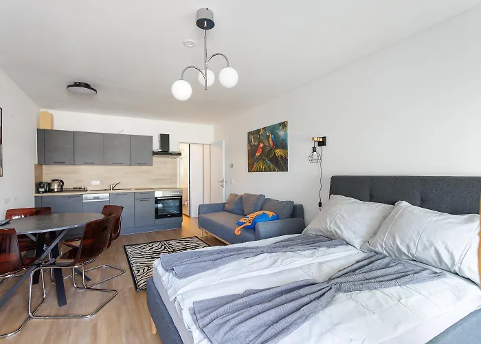 Διαμέρισμα Modern Near Station With Balcony & Free Parking *