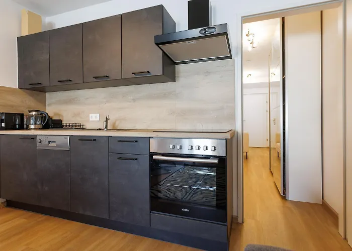 Modern Near Station With Balcony & Free Parking