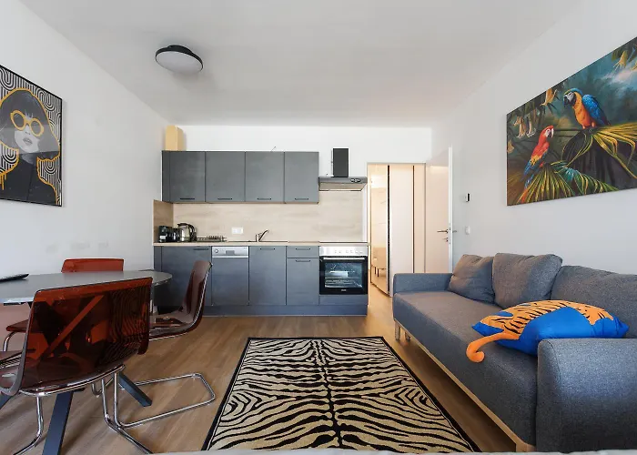 Modern Near Station With Balcony & Free Parking