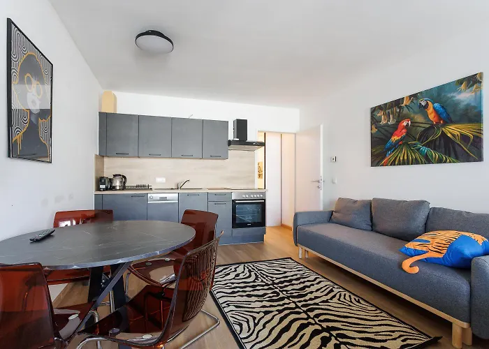 Modern Near Station With Balcony & Free Parking Βιέννη